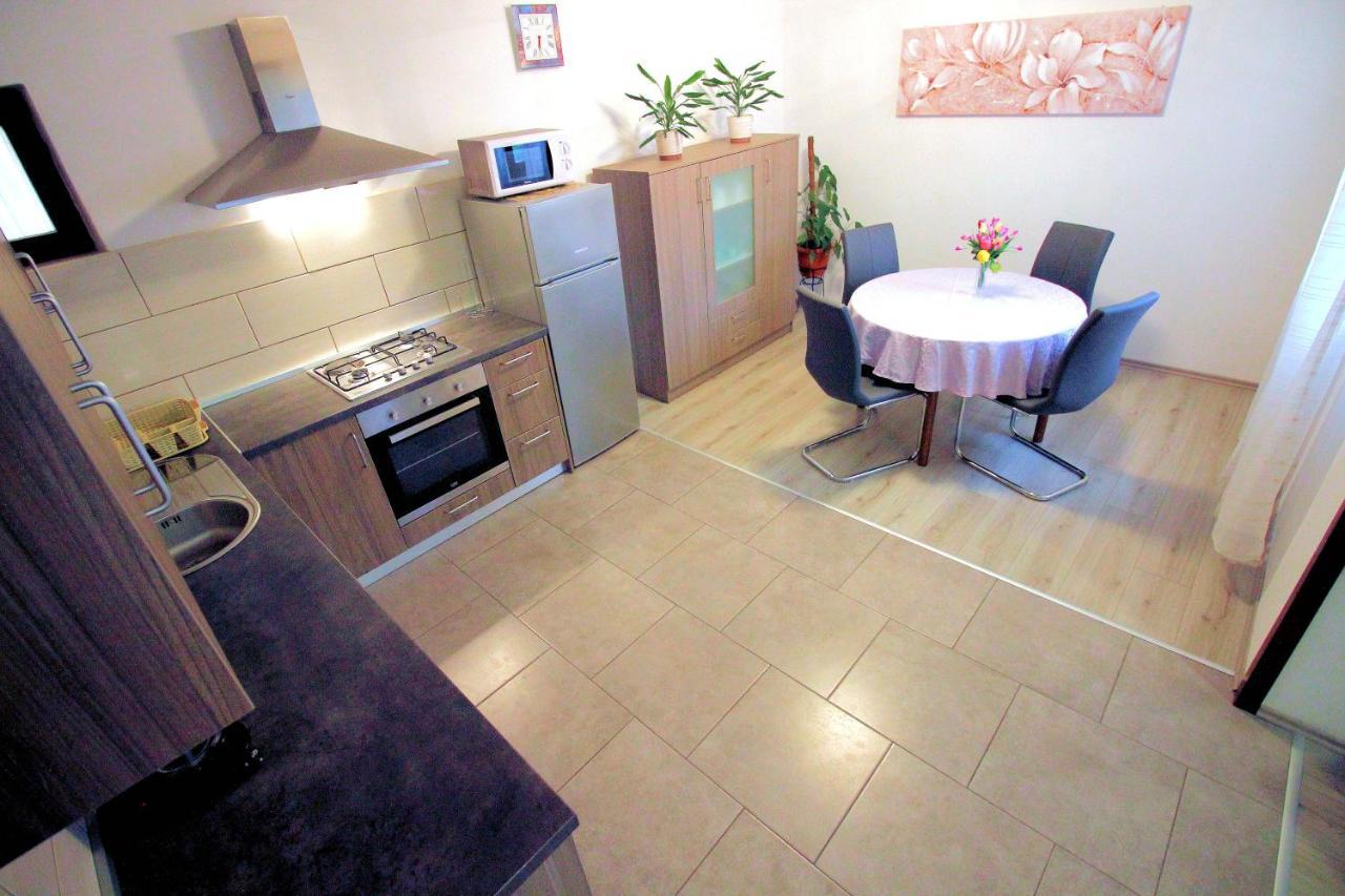 Apartment Leana Selce Exterior photo